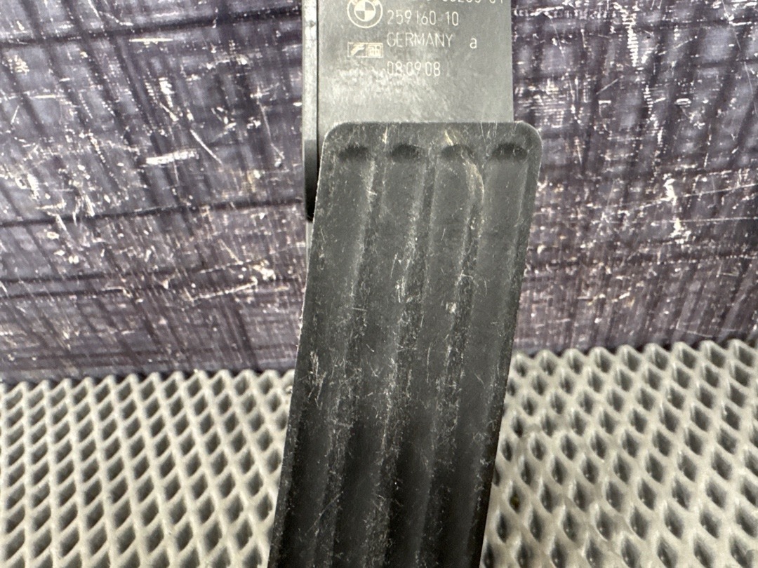 Педаль газа, 1960 рублей, Красноярск