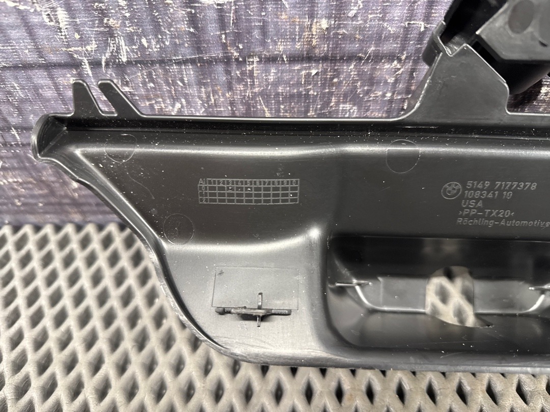 Пластик крышки багажника, 530 рублей, Красноярск