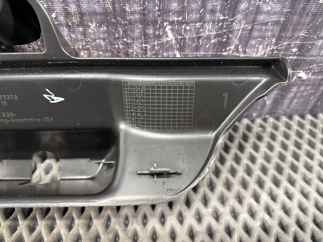 Пластик крышки багажника, 530 рублей, Красноярск