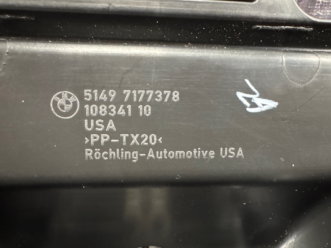 Пластик крышки багажника, 530 рублей, Красноярск