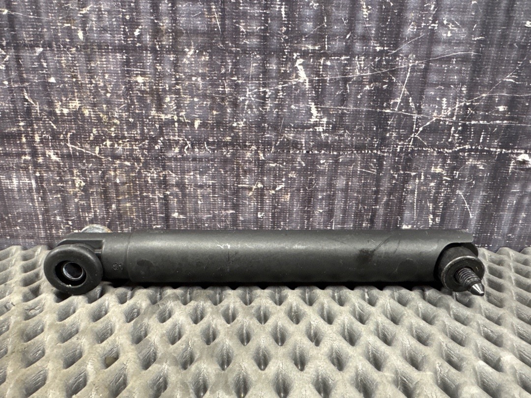 Амортизатор багажника, 700 рублей, Красноярск