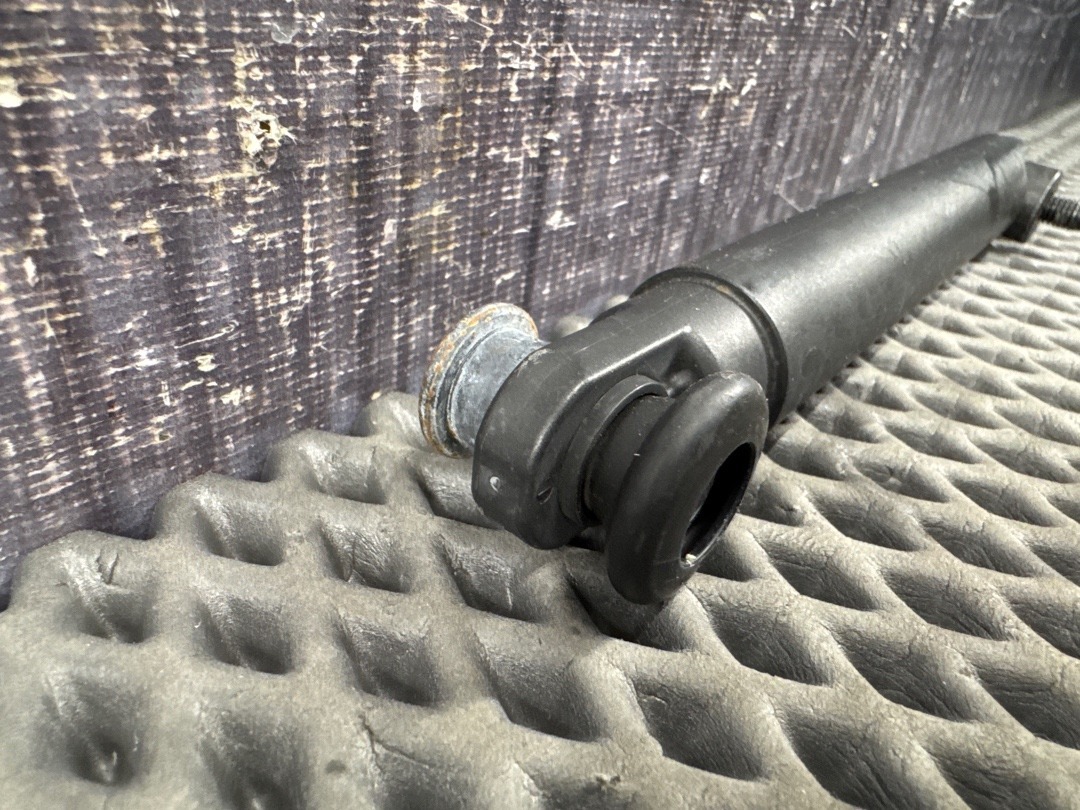 Амортизатор багажника, 700 рублей, Красноярск