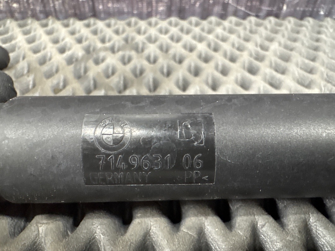 Амортизатор багажника, 700 рублей, Красноярск