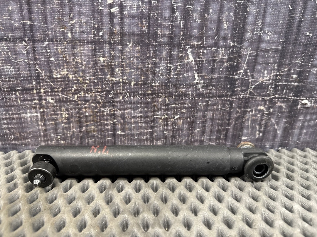 Амортизатор багажника, 820 рублей, Красноярск