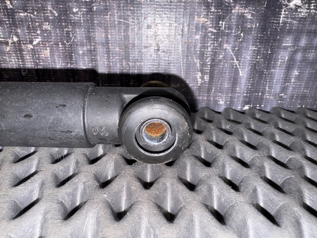 Амортизатор багажника, 820 рублей, Красноярск