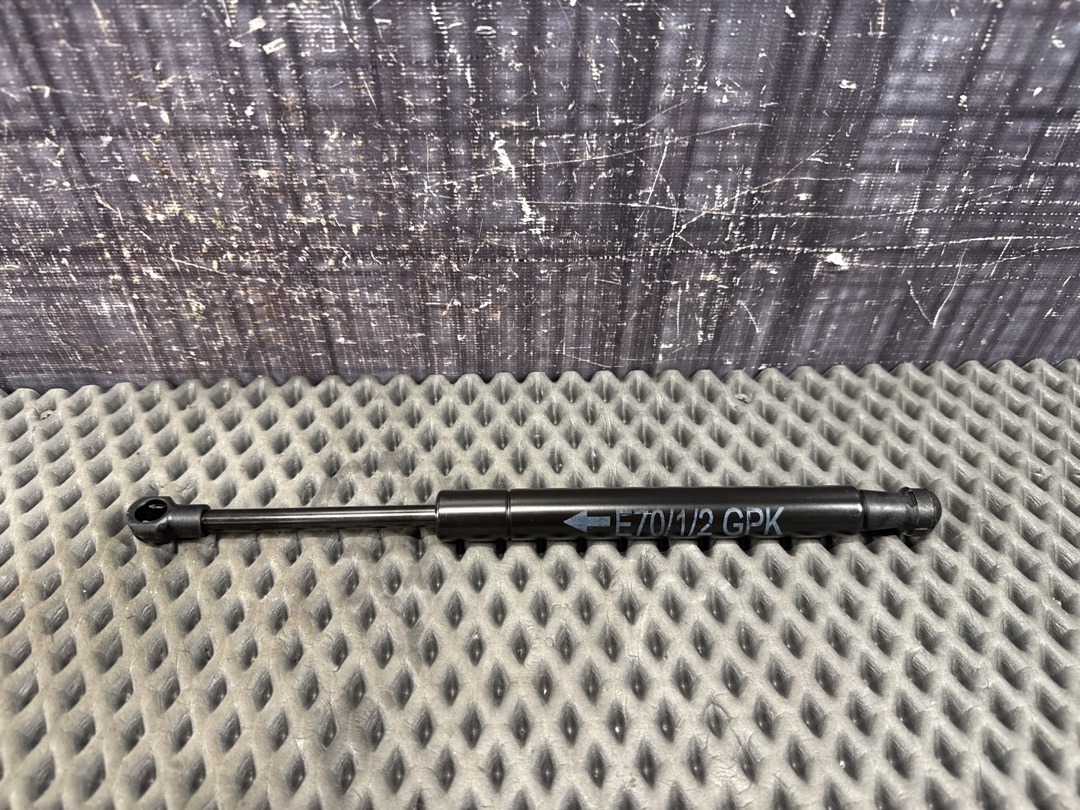 Амортизатор ковра багажника, 840 рублей, Красноярск