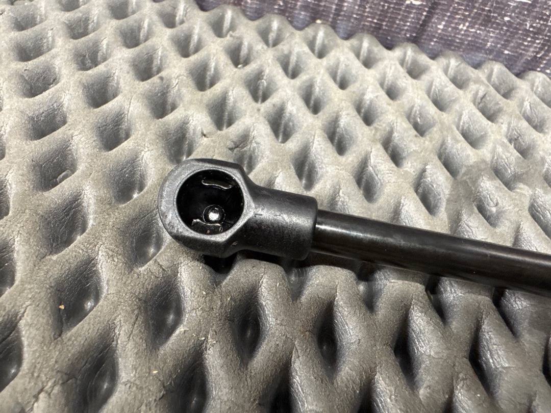 Амортизатор ковра багажника, 840 рублей, Красноярск