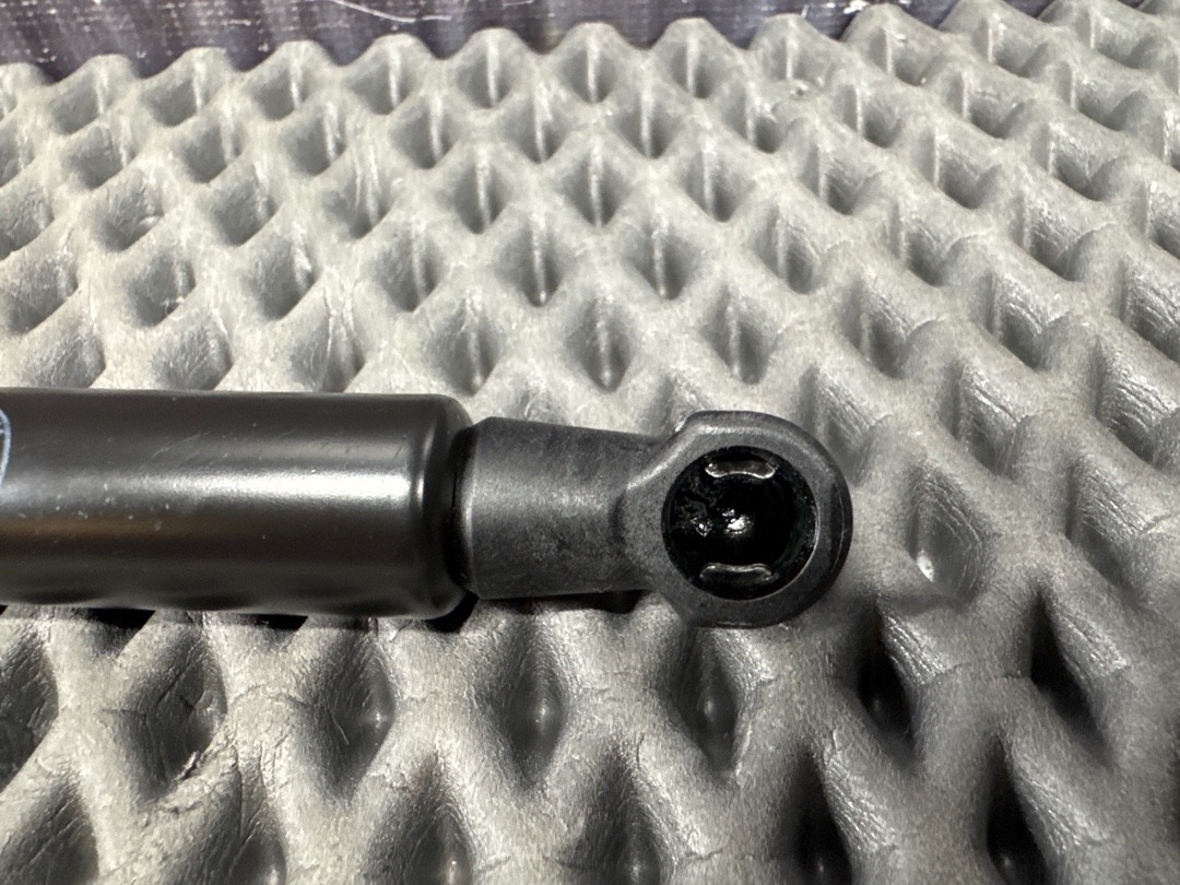 Амортизатор ковра багажника, 840 рублей, Красноярск