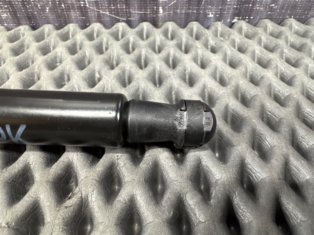 Амортизатор ковра багажника, 840 рублей, Красноярск