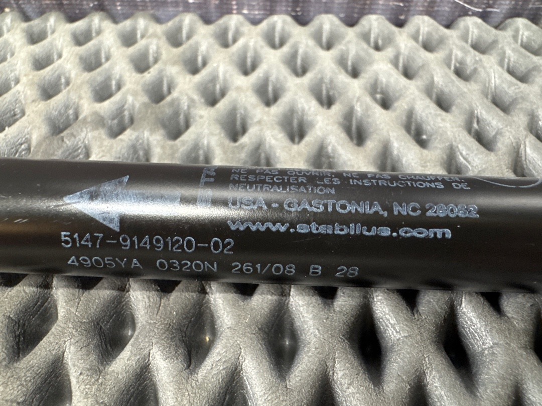 Амортизатор ковра багажника, 840 рублей, Красноярск