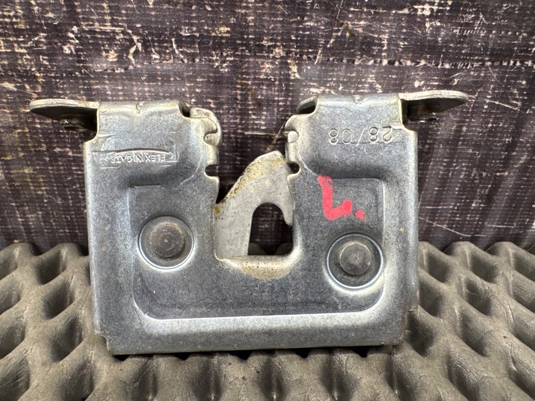 Замок капота, 1430 рублей, Красноярск