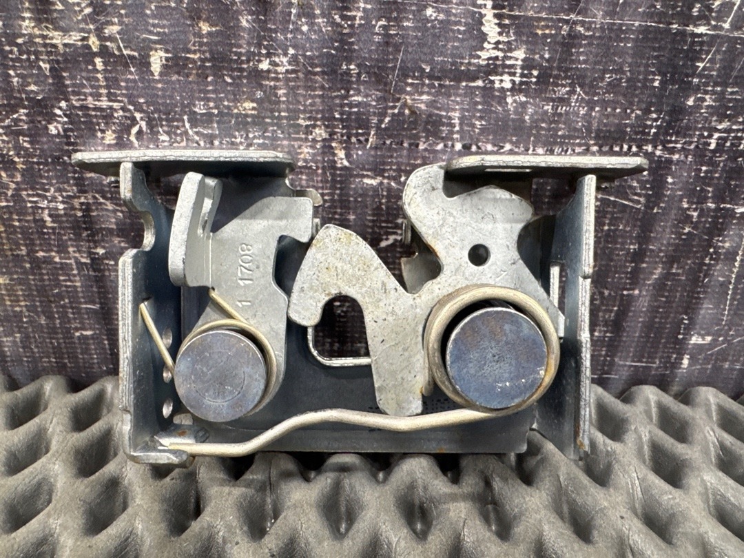 Замок капота, 1430 рублей, Красноярск