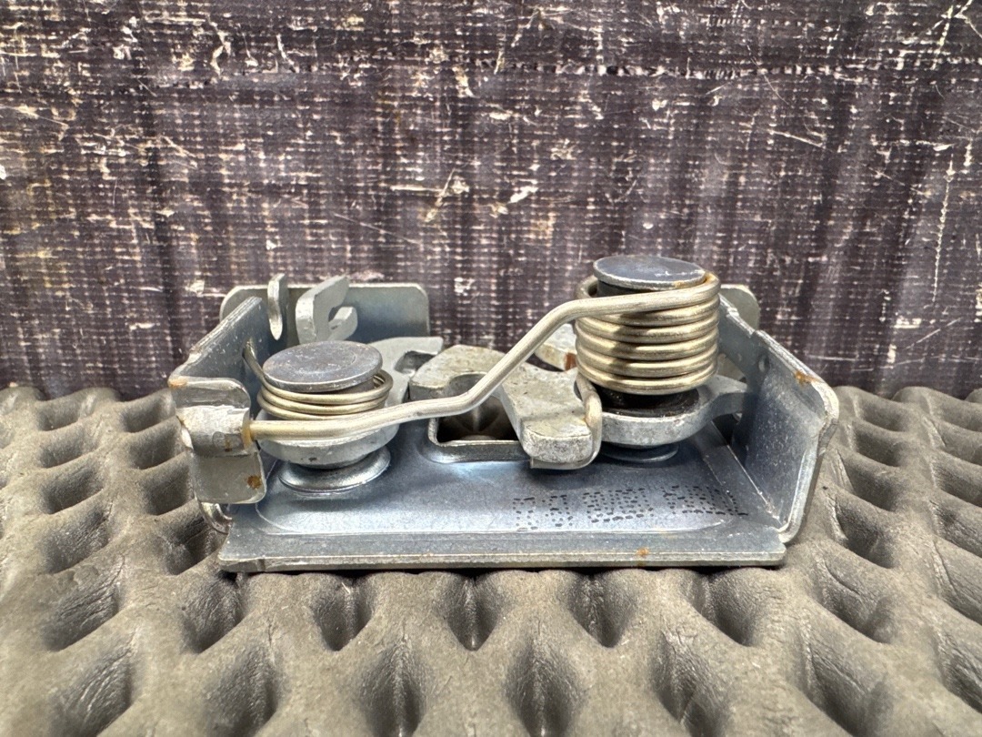 Замок капота, 1430 рублей, Красноярск