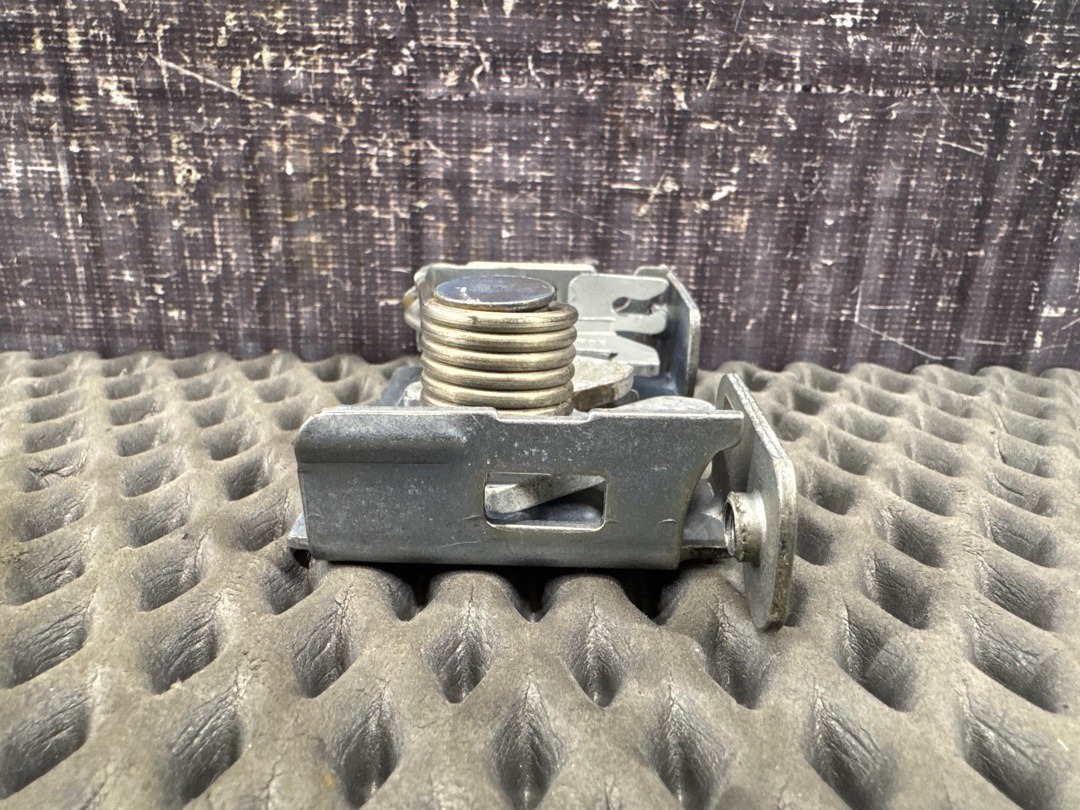 Замок капота, 1430 рублей, Красноярск