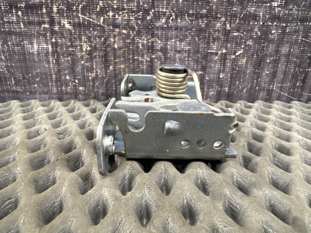 Замок капота, 1430 рублей, Красноярск