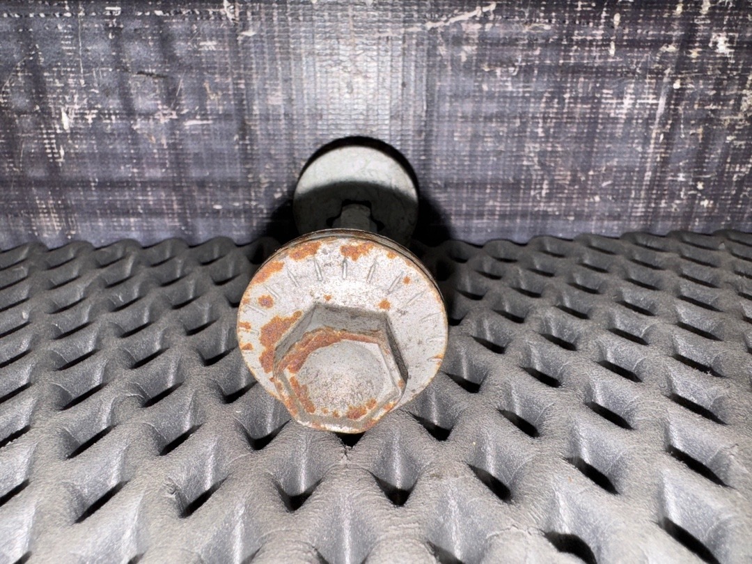 Болт развальный, 640 рублей, Красноярск