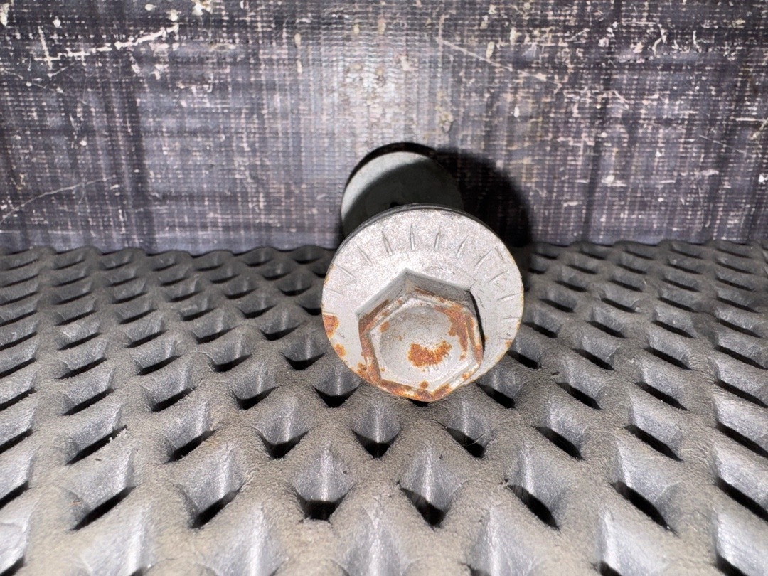 Болт развальный, 640 рублей, Красноярск