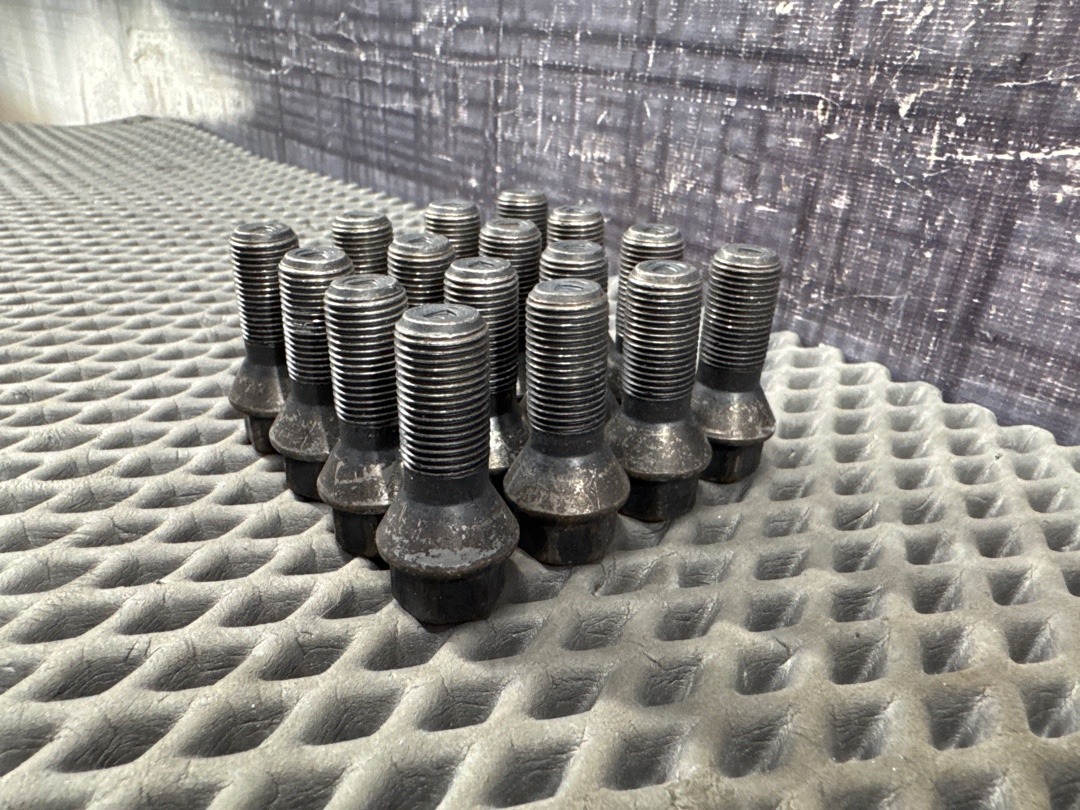 Комплект колесных болтов, 3160 рублей, Красноярск