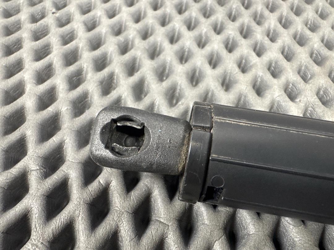 Амортизатор багажника, 1450 рублей, Красноярск