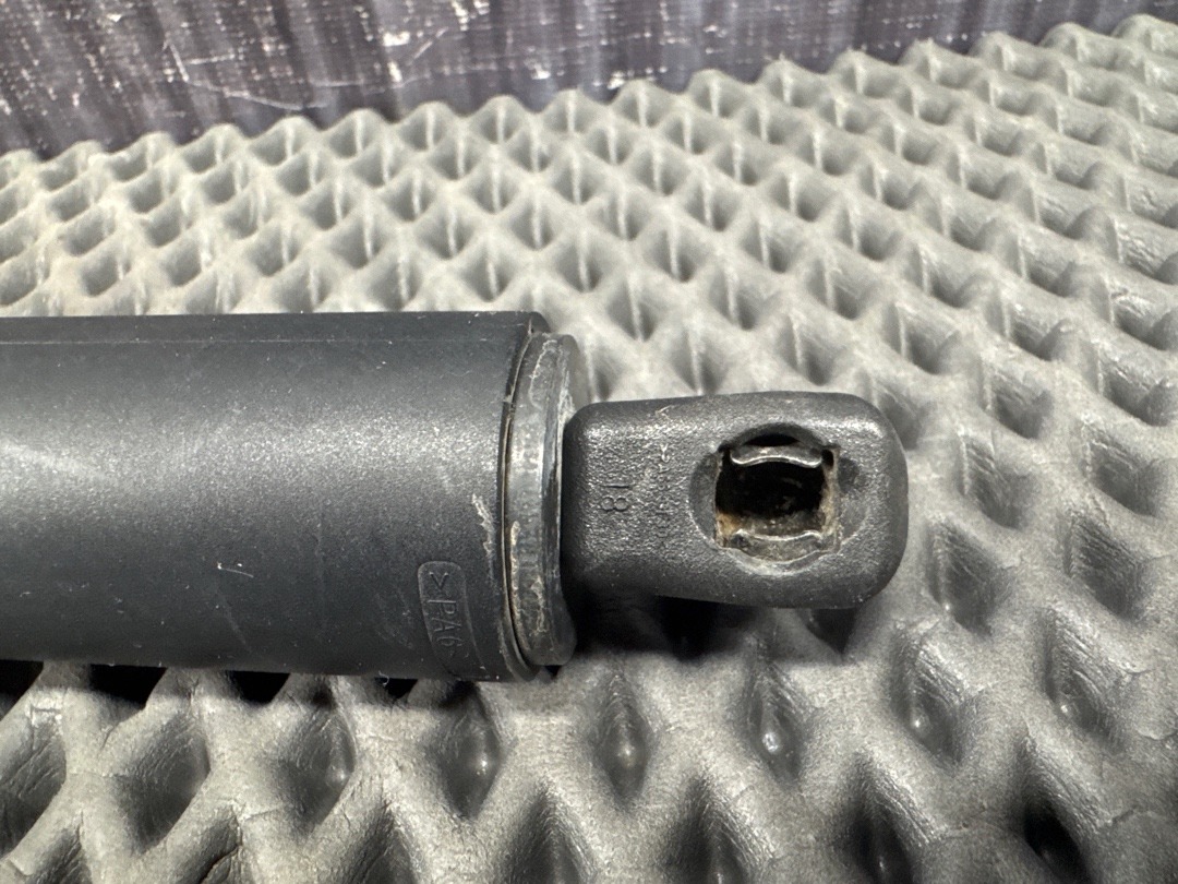 Амортизатор багажника, 1450 рублей, Красноярск