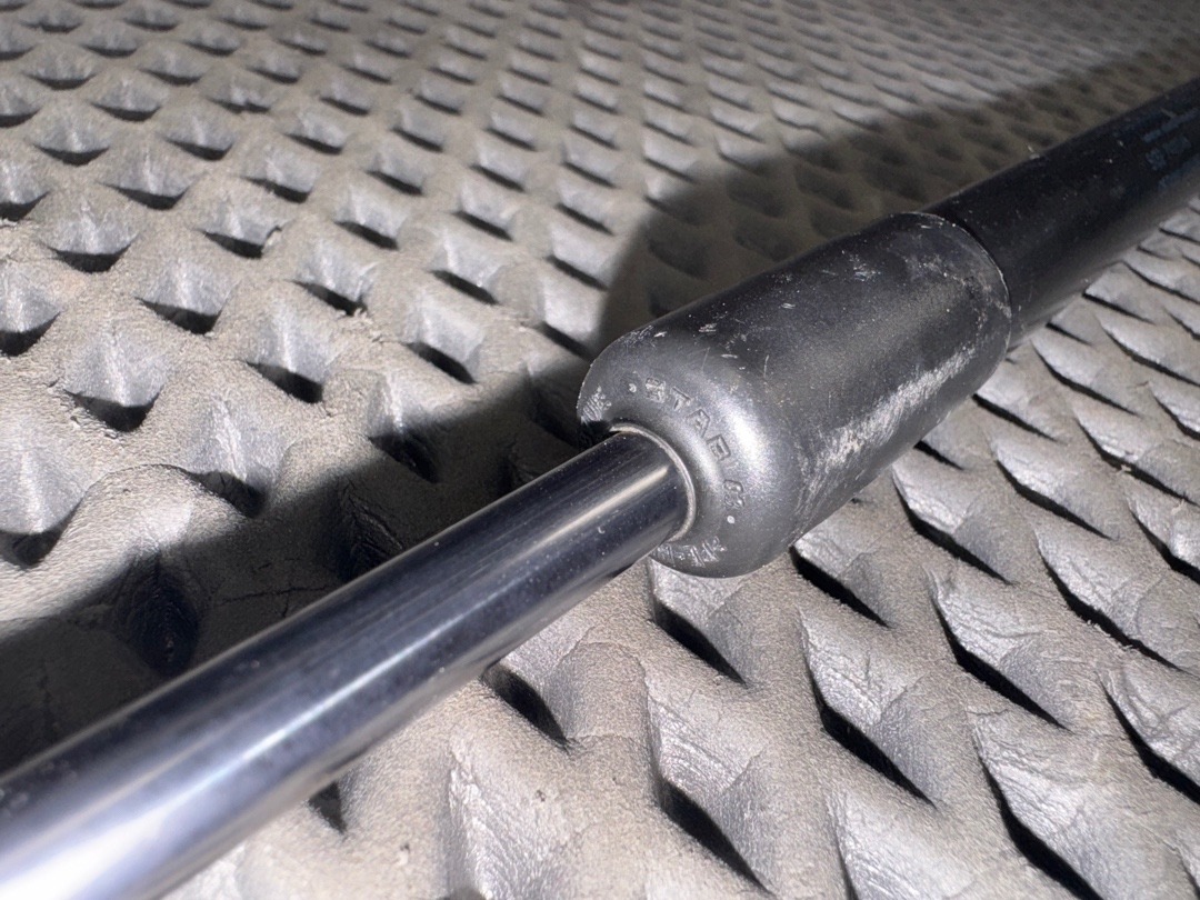 Амортизатор капота, 830 рублей, Красноярск