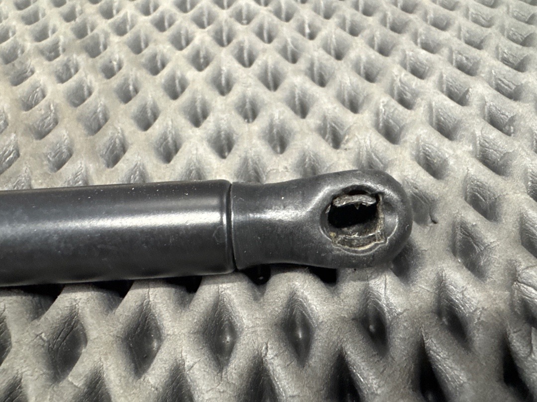 Амортизатор капота, 830 рублей, Красноярск