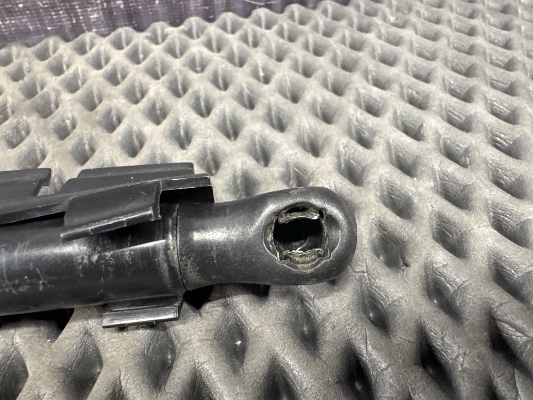 Амортизатор капота, 830 рублей, Красноярск