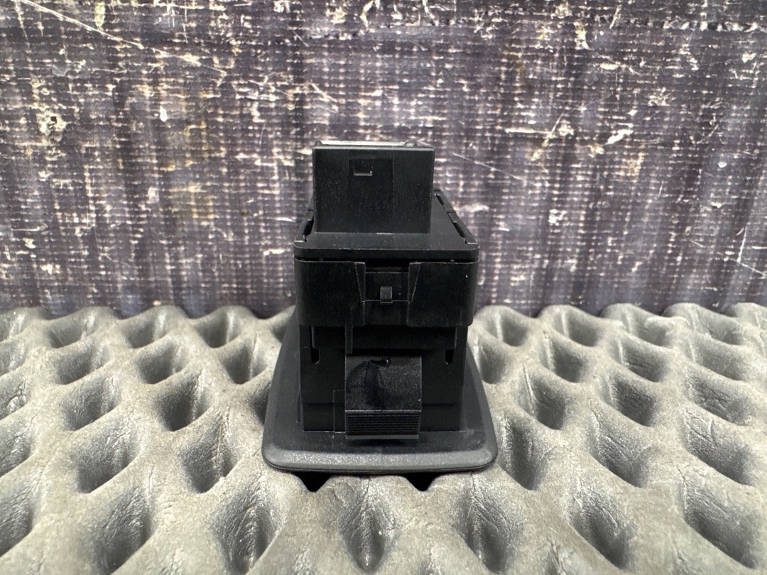 Кнопка стеклоподъемника, 620 рублей, Красноярск