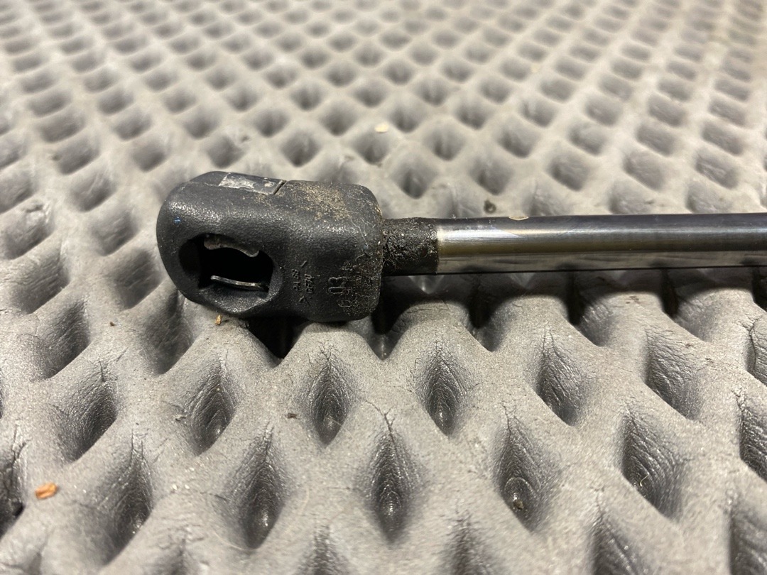 Амортизатор багажника, 486 рублей, Красноярск