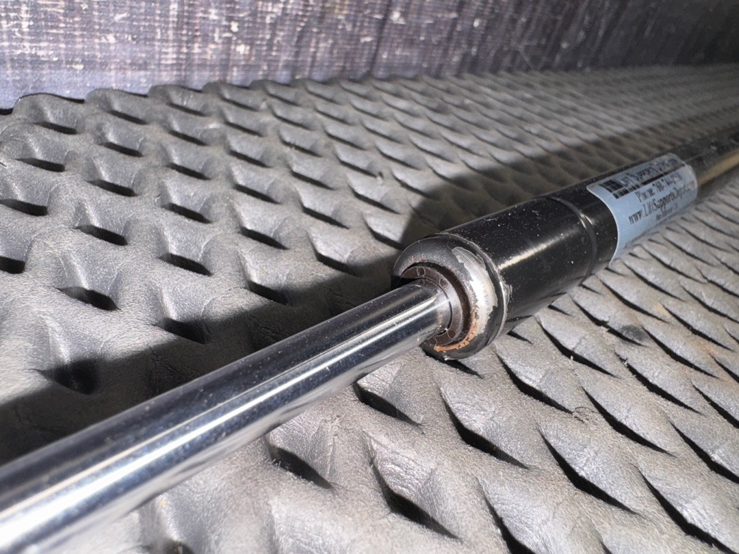 Амортизатор капота, 666 рублей, Красноярск