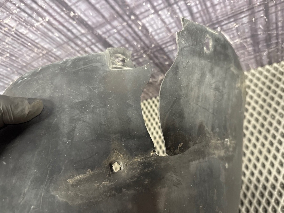 Подкрылок, 2466 рублей, Красноярск