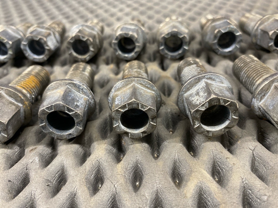 Комплект колесных болтов, 3210 рублей, Красноярск