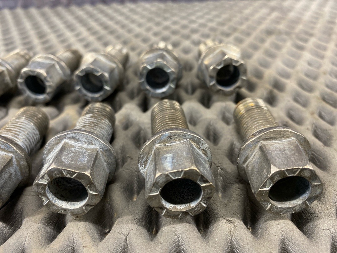 Комплект колесных болтов, 3210 рублей, Красноярск