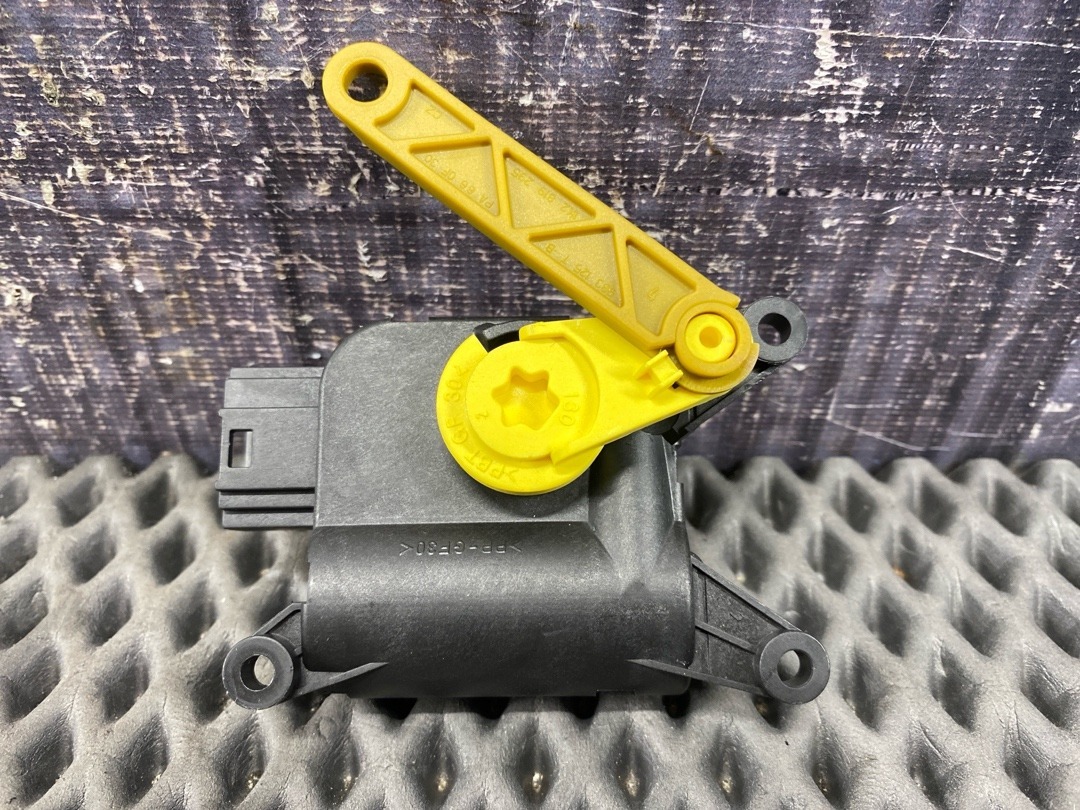 Мотор заслонки печки, 1470 рублей, Красноярск