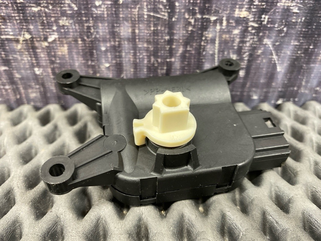 Мотор заслонки печки, 1470 рублей, Красноярск