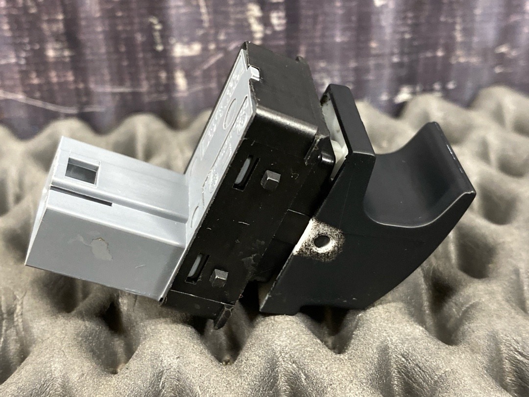 Кнопка стеклоподъемника, 510 рублей, Красноярск