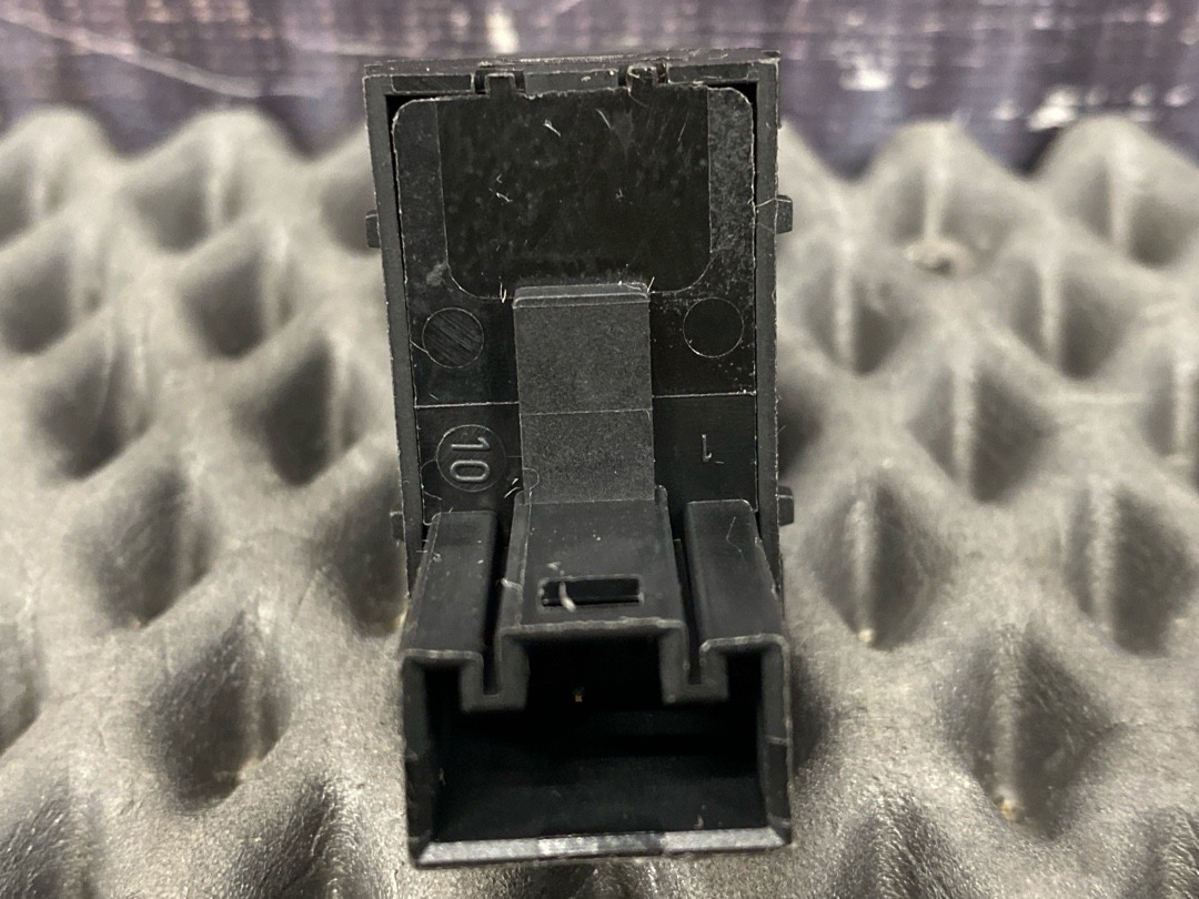 Кнопка стеклоподъемника, 730 рублей, Красноярск