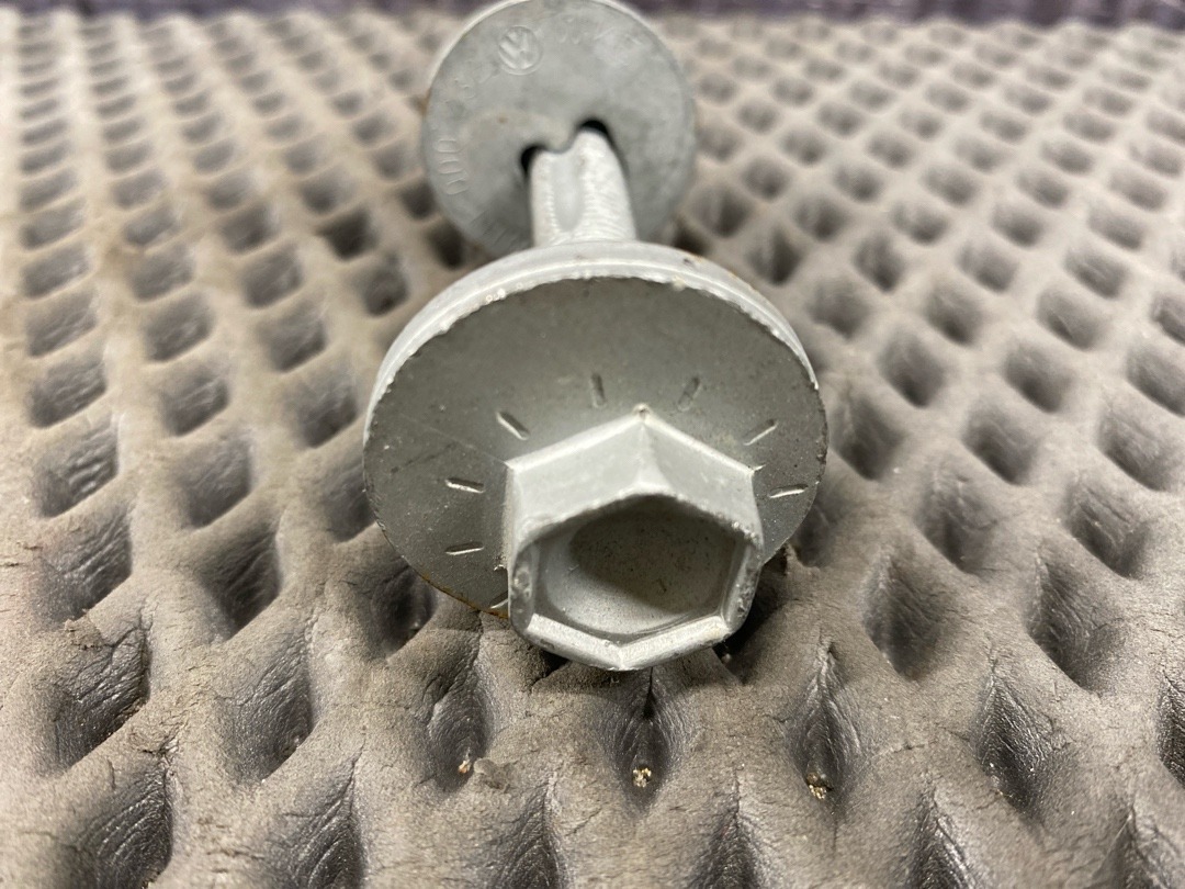 Болт развальный, 710 рублей, Красноярск