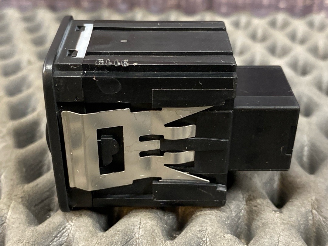 Кнопка яркости подсветки, 520 рублей, Красноярск