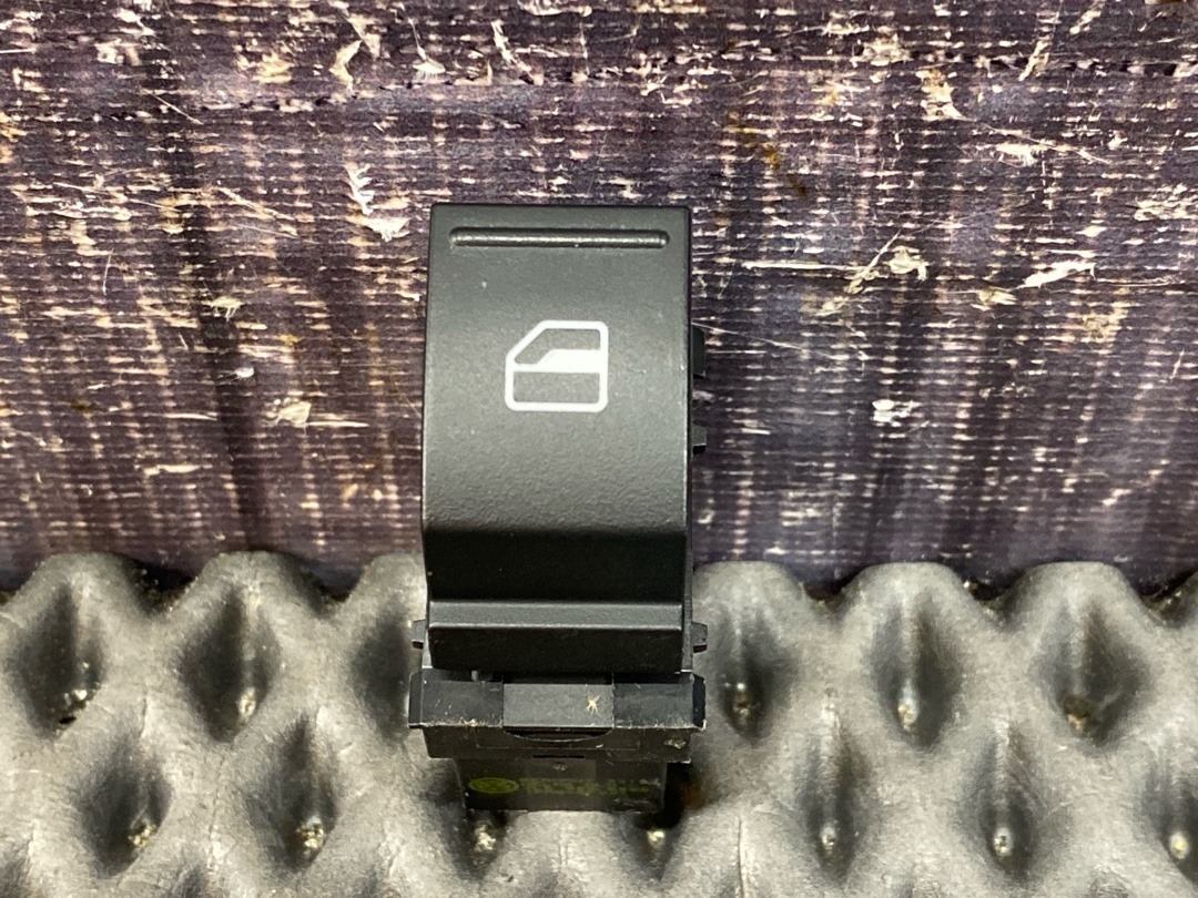 Кнопка стеклоподъемника, 730 рублей, Красноярск