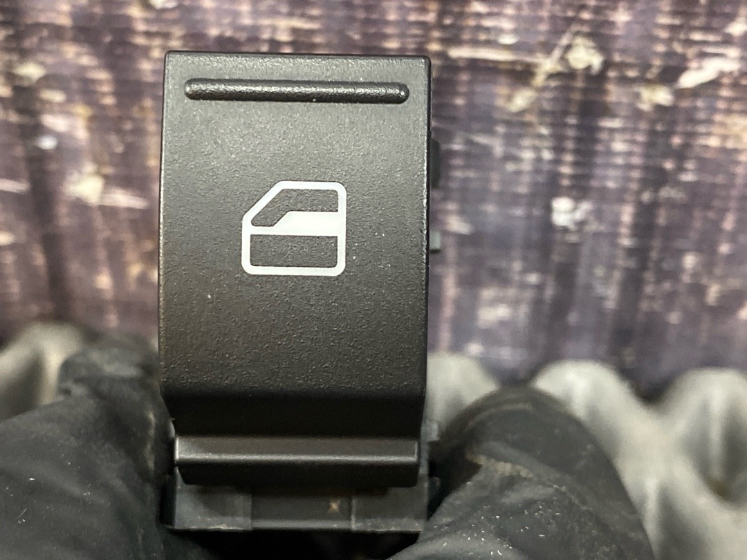 Кнопка стеклоподъемника, 730 рублей, Красноярск