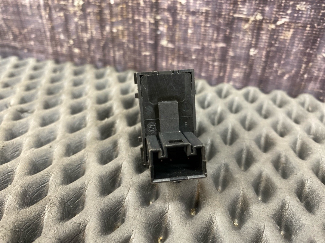 Кнопка стеклоподъемника, 730 рублей, Красноярск