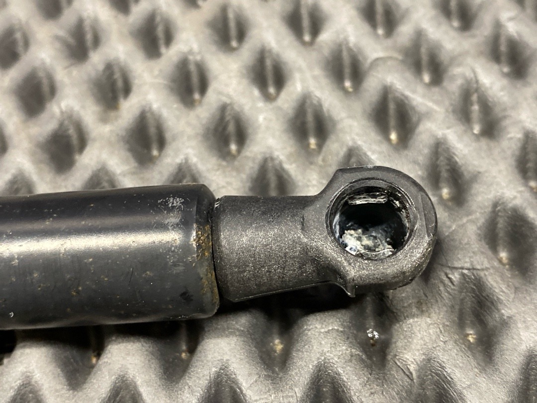 Амортизатор багажника, 880 рублей, Красноярск