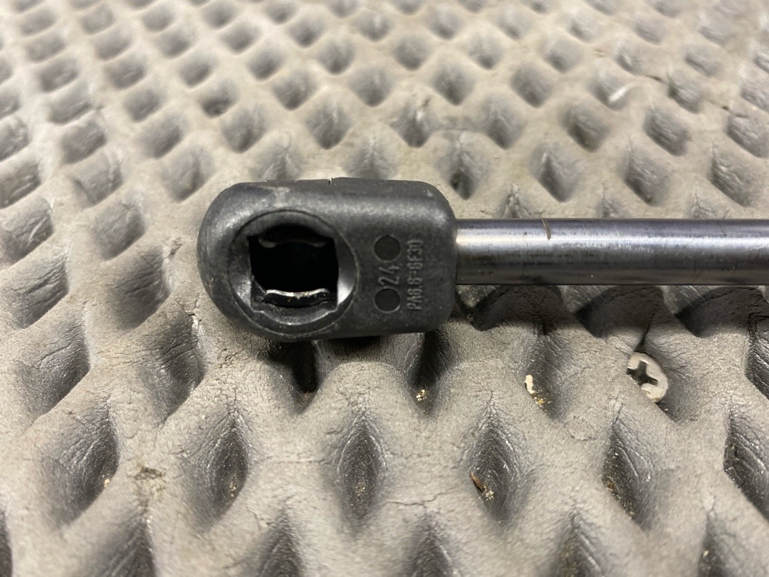 Амортизатор багажника, 880 рублей, Красноярск