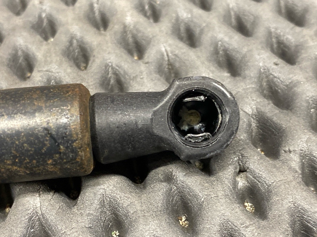 Амортизатор багажника, 880 рублей, Красноярск