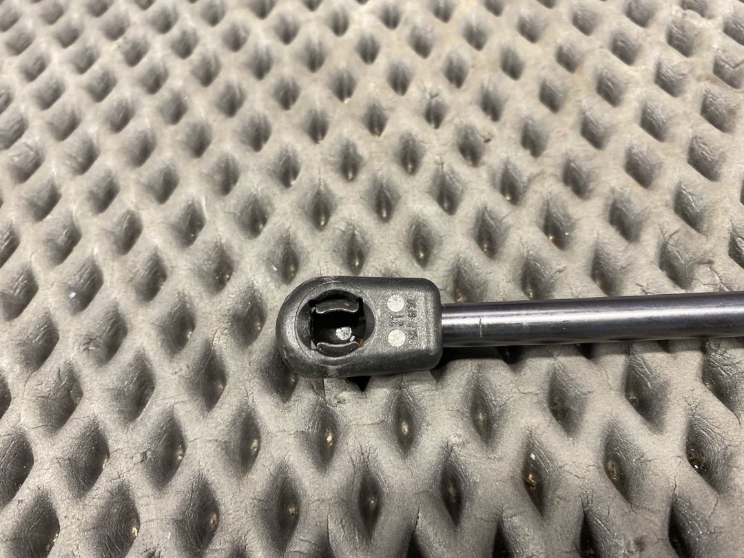 Амортизатор багажника, 880 рублей, Красноярск