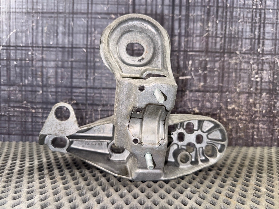 Кронштейн двигателя, 666 рублей, Красноярск