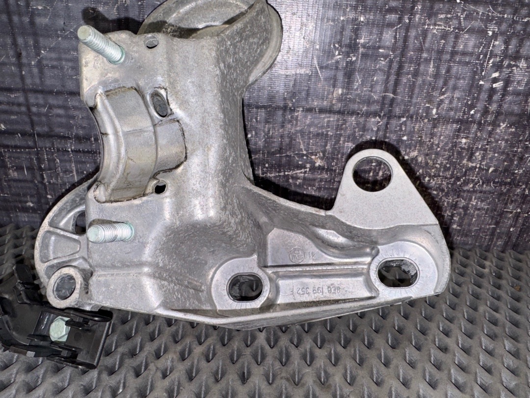 Кронштейн двигателя, 666 рублей, Красноярск