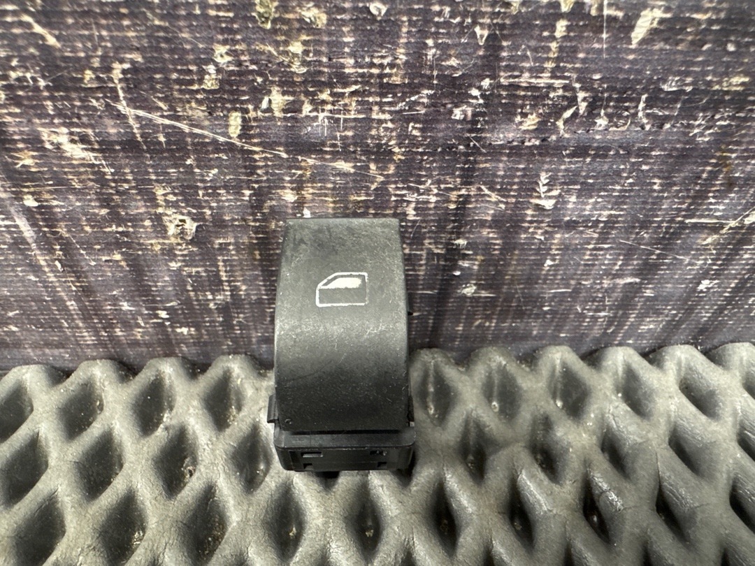 Кнопка стеклоподъемника, 216 рублей, Красноярск