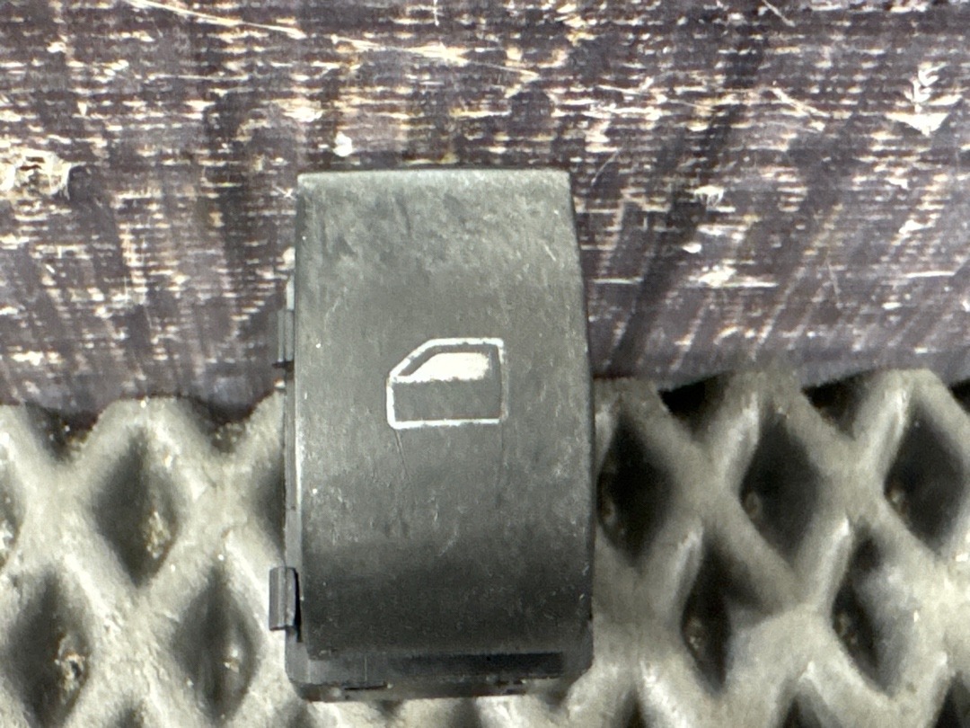 Кнопка стеклоподъемника, 216 рублей, Красноярск